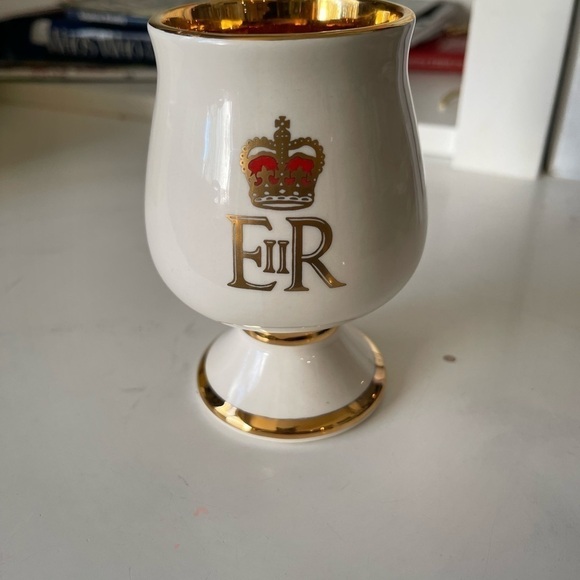 The Queens Golden Jubilee goblet. 1952-2002 - Picture 3 of 3